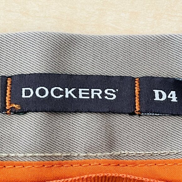 Dockers D4 Men's Khaki Pants Size 34x30 Classic Pleated Front Straight Mid Rise - Picture 6 of 11